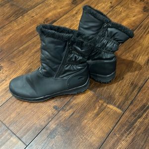 Womens sz 9 Totes snow boots